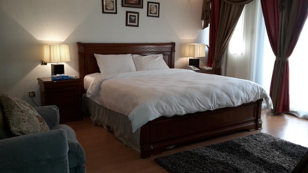 New Park Hotel Kuwait City Room photo